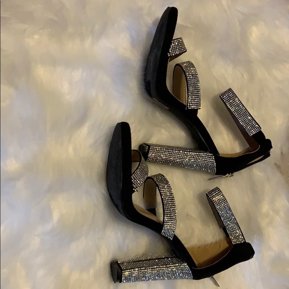 Diamond heels .